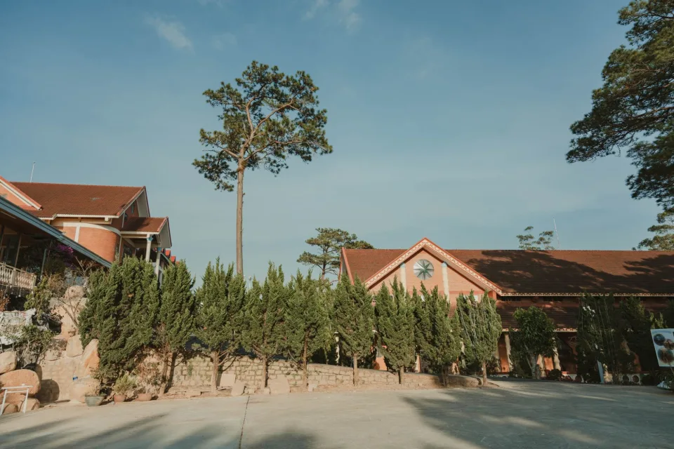 Sân vườn phía trước